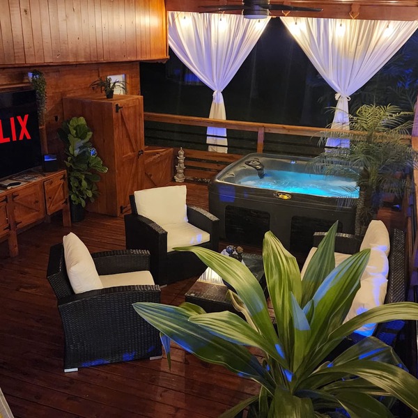 Palm's Luxury Suite with Jacuzzi