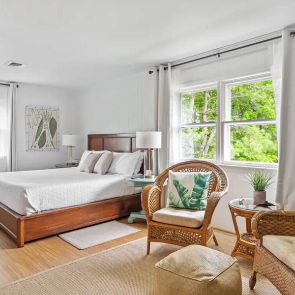 Palm Tree Room — Elegant British Colonial Luxury with Spacious Comfort