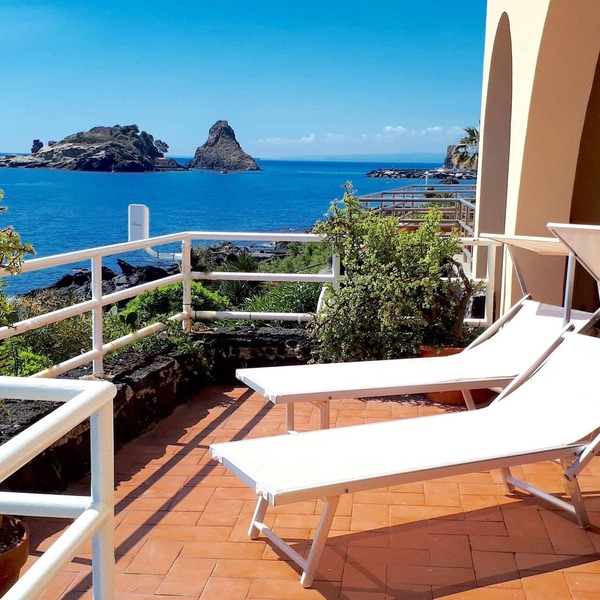 Panoramic apartment on the sea
