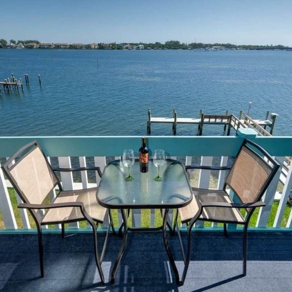 Panoramic bay views! 3-minute walk to beach!