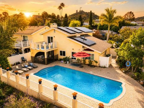 Panoramic Canyon Views Villa & Sparkling Backyard Pool