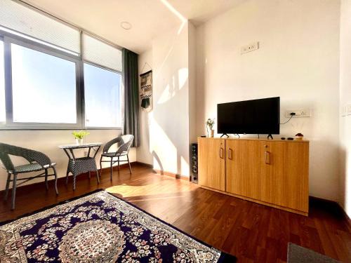 Panoramic City Views Chapter 2 -15th Floor Studio Apartment