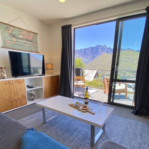 Panoramic lake & mountain views | Ski/Bike storage | Parking | Queenstown 3BR