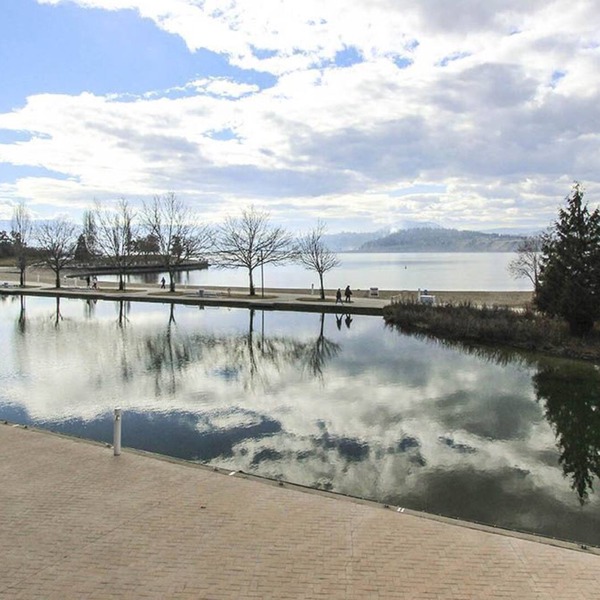 Panoramic Lake View Fabulous 2-storey Townhome in Discovery Bay Resort