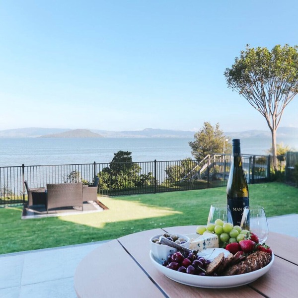 Panoramic Lake Views | Lakeview Retreat with Outdoor Dining