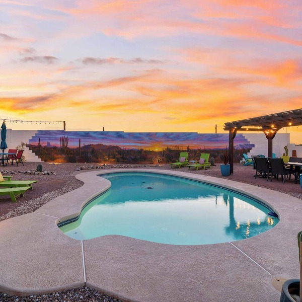 Panoramic Mountain Views, Heated Pool, 2 Kitchens
