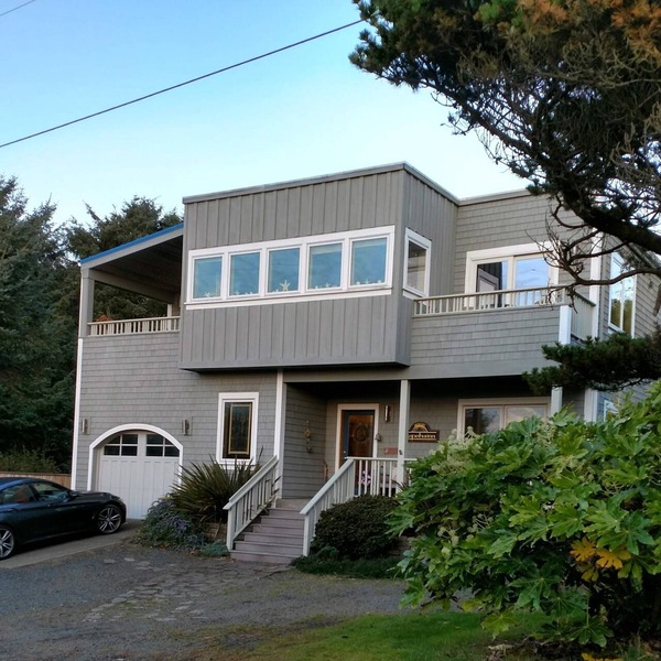 Panoramic Ocean View, less than 2 minute walk to beach - with hot tub