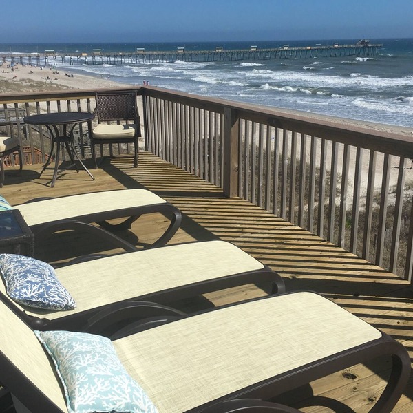 Panoramic Oceanfront home on Emerald Island. Close to everything!