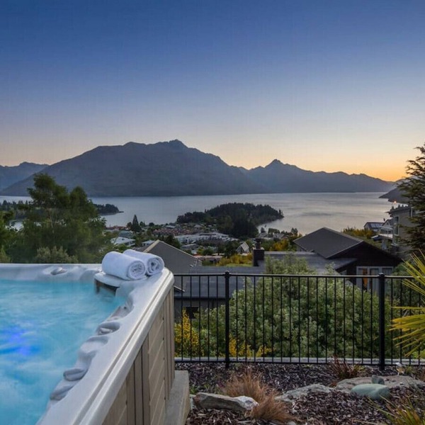 Panoramic Queenscliff | Great location | Spa with a view