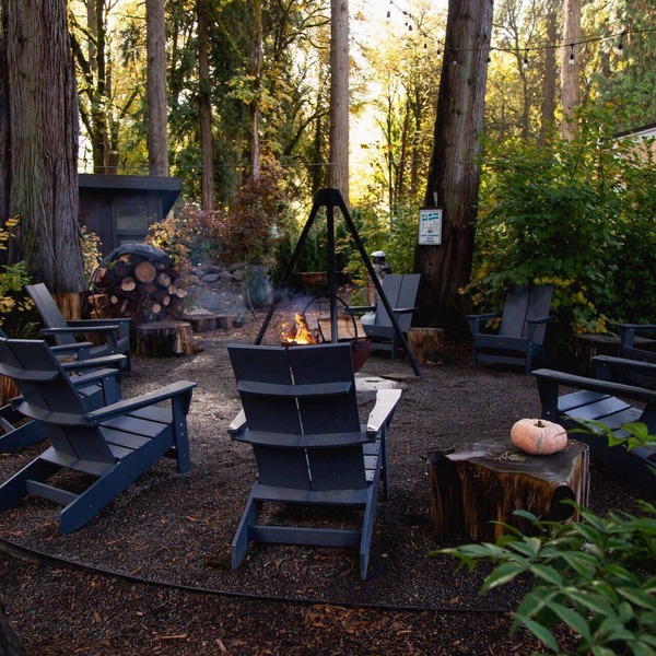 Panoramic Riverside and Lush Forests Views, Pet Friendly, New Décor, Steps Away From Dockside