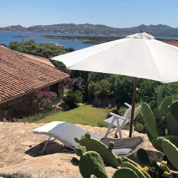 Panoramic sea view villa in La Maddalena with garden. Walk to beaches.
