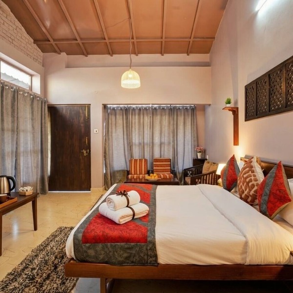 Panoramic Views 4-bedroom Luxury villa in marvelous Mukteshwar for your getaway