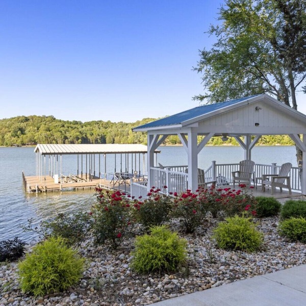 Panoramic Views Dock Kayaks SUPs