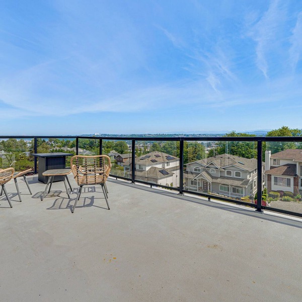 Panoramic Views! Hilltop Haven 6 Mi to Lumen Field