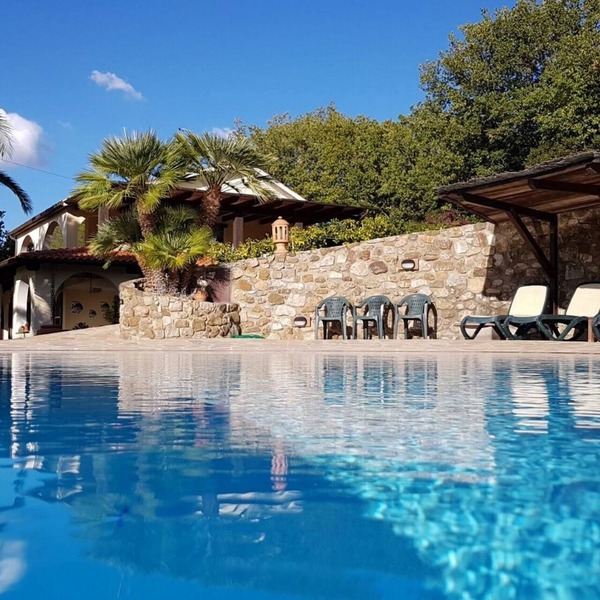 Panoramic villa with pool and garden