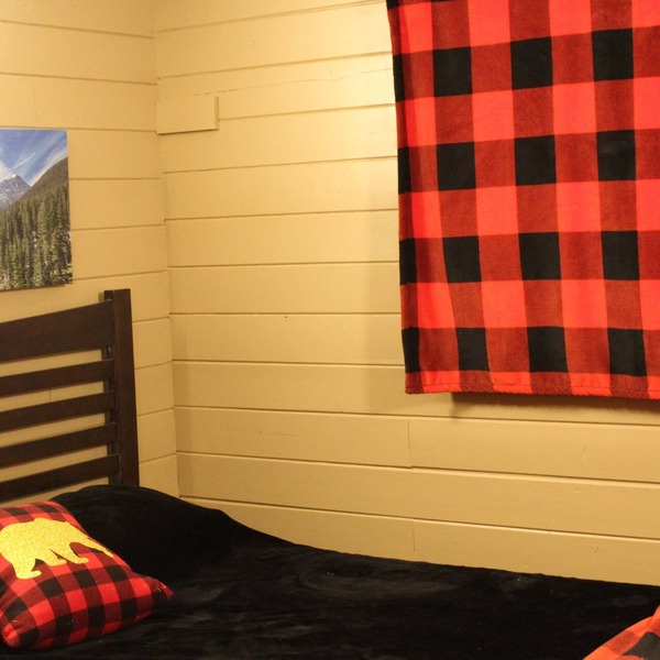 Paradise is calling you.cabin in town close to the beach!