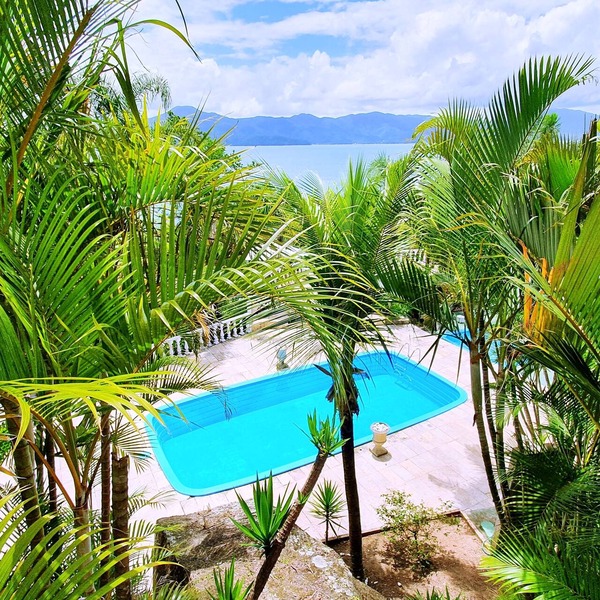 Paradisiacal & Spacious Seafront Villa -6 Bedrooms Private Pool and Beach Access