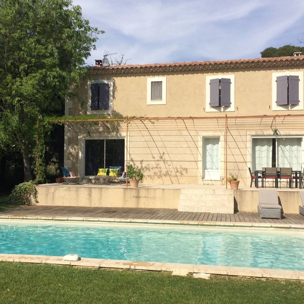 Paradou quiet house with pool and garden near Les Baux de Provence