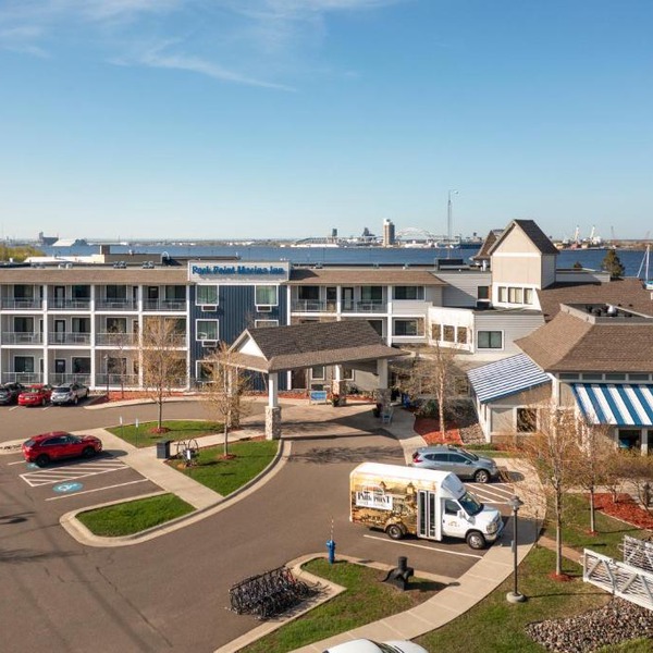 Park Point Marina Inn
