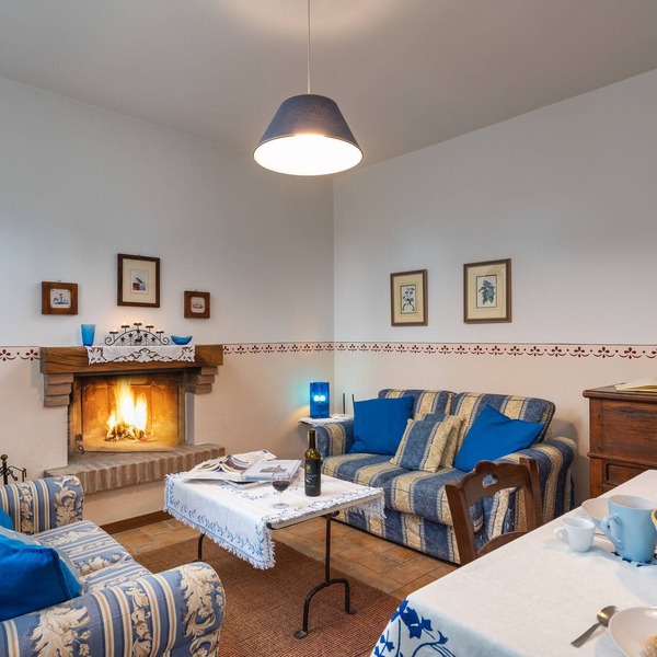 PASSERO:Peaceful farmhouse close to Tuscany 's best treasures, 1 mile from shops