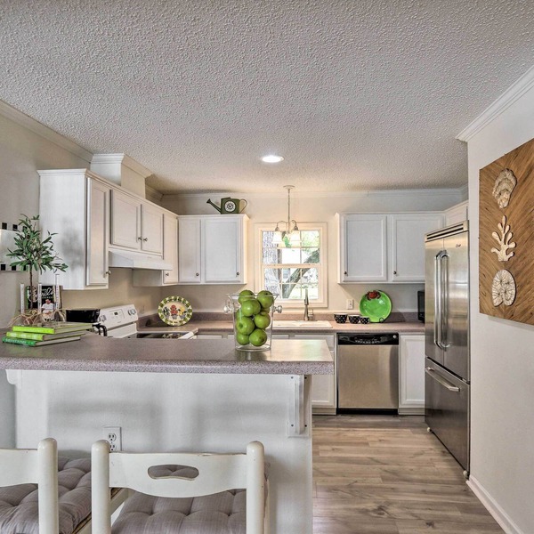 Patio & Gas Grill: Charming Bluffton Escape!