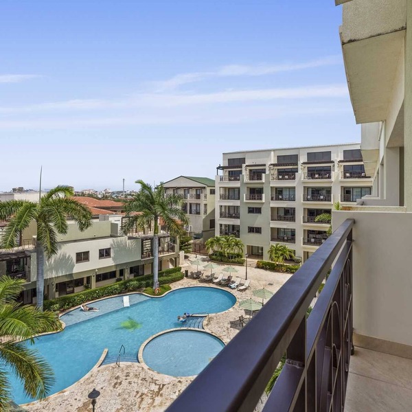 PC410 - Pool View - Perfect for families or group - Close to Palm Beach - 2BR