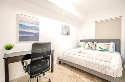 Peaceful 2BR Basement Suite Near Downtown Toronto - The Roland