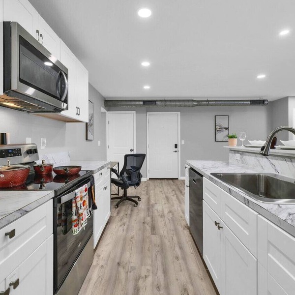 Peaceful 2BR Hideaway Close to Dining and Events
