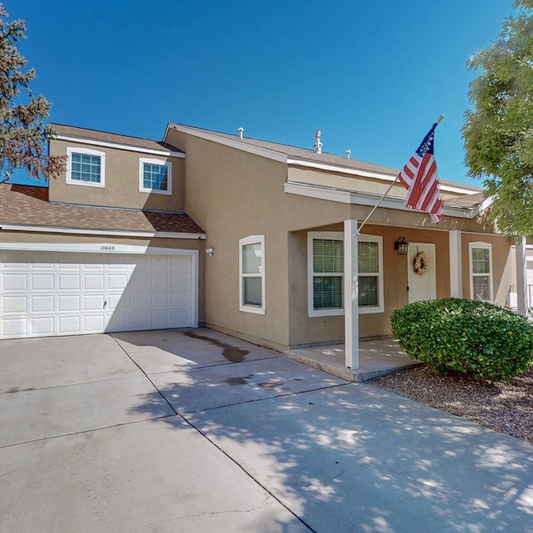 Peaceful 3bd/2.5ba home w/yard, garage