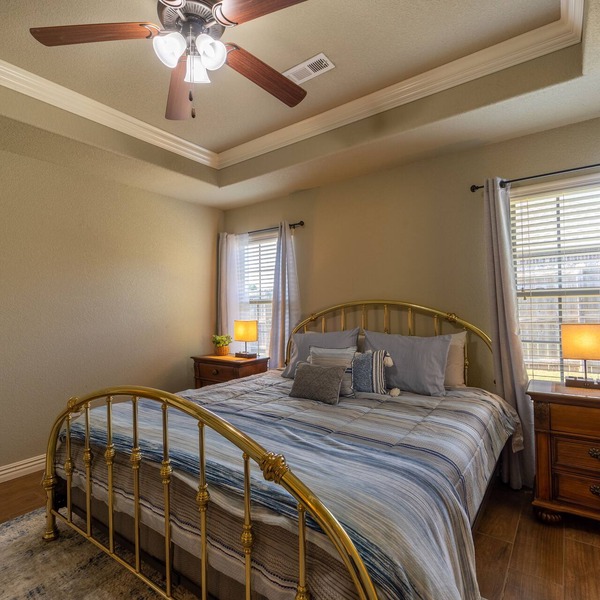 Peaceful 3BR Base Close to NWA Events & Trails. Secure Garage and Jetted Tub.