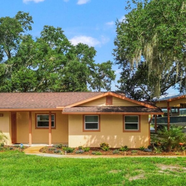 Peaceful and Private Lake Weir Home