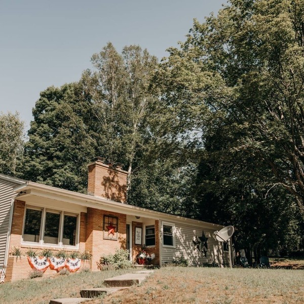 Peaceful and Spacious home in Cul-de-sac within walking of downtown Frankfort