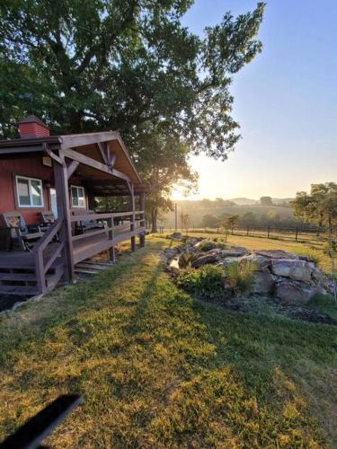 Peaceful Cabin-Breathtaking Views near Branson, MO