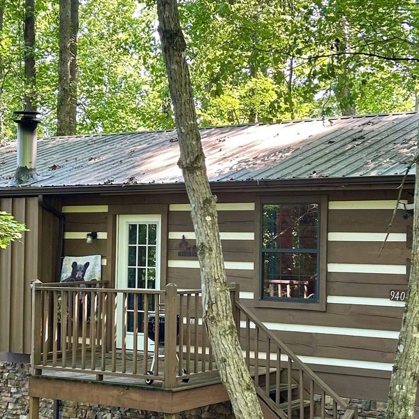 Peaceful, extremely clean Treehouse cottage 10 min. from National Park entrance