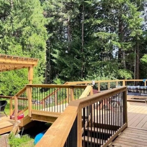 Peaceful getaway by the ocean in the privacy of trees