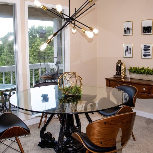 Peaceful Modern Lakeside Condo 3 BR + Laundry Unit