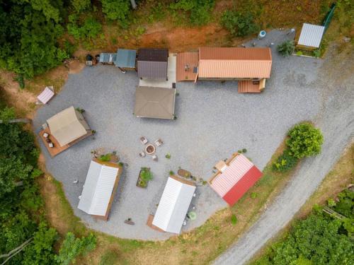 Peaceful Multi-Unit Retreat Offers The Perfect Blend Of Comfort And Nature On A Scenic Ridge Beside The Tuckasegee Sylva North Carolina