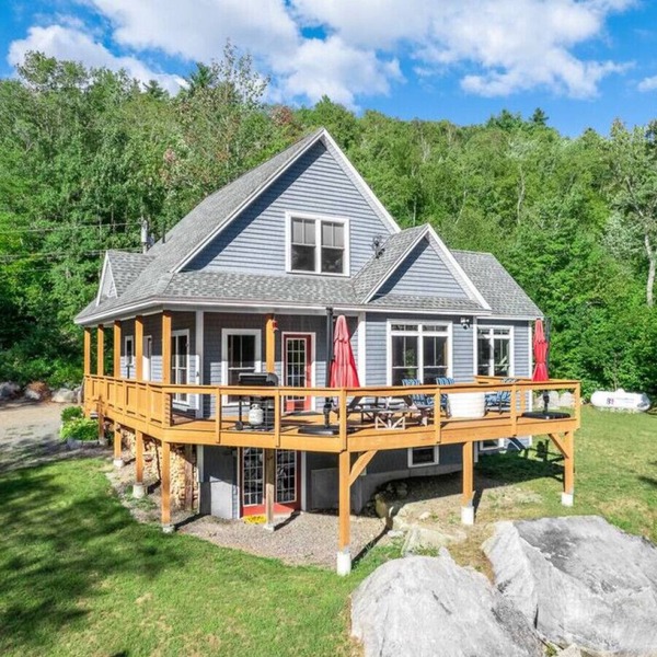 Peaceful & Private Lakefront Home