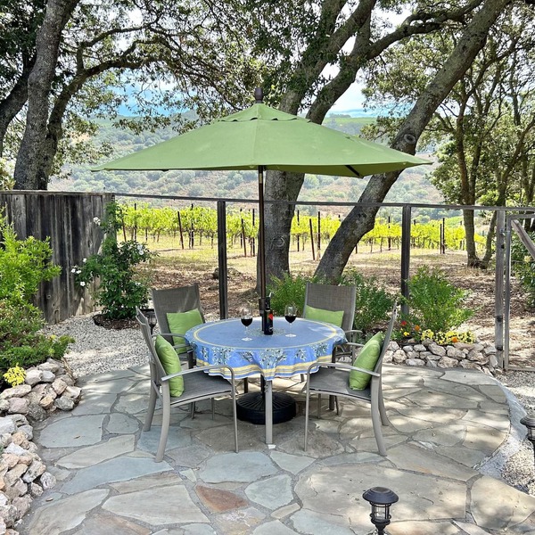 Peaceful & Private Vineyard View Studio near Wineries, Restaurants, Hiking