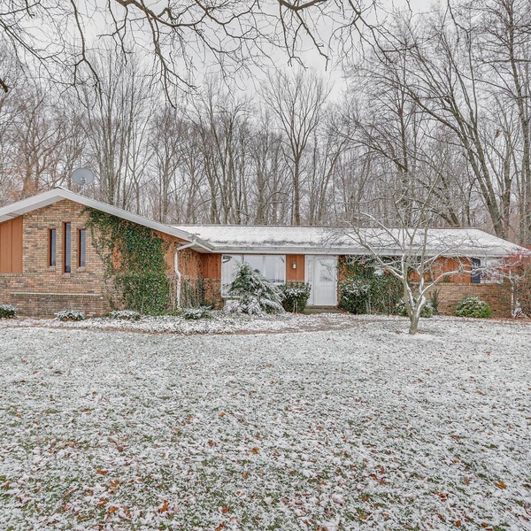 Peaceful + Quiet Home in Nappanee’s Countryside!
