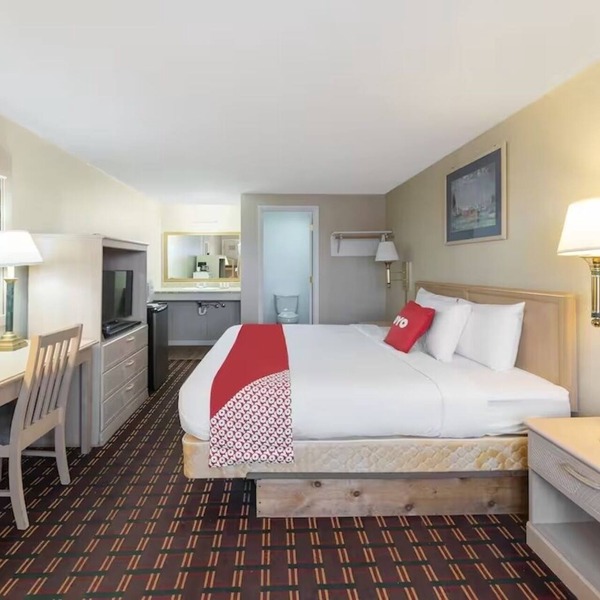 Peaceful Room at the Heart of Seneca Falls near Parks | Free Parking