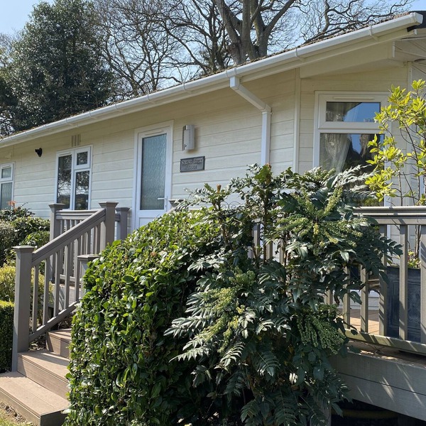 Peaceful setting within walking distance of coast and local pub. Dog friendly.