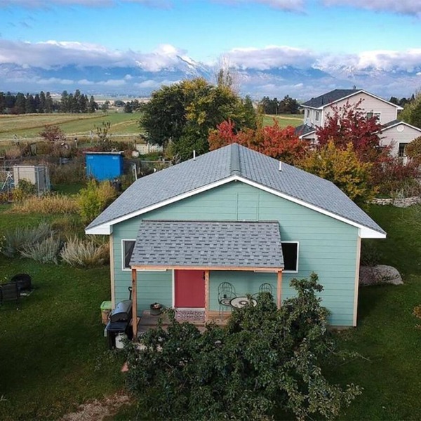 Peaceful Vacation Getaway, Private Yard, Hot Tub, 360 Views Clean & Cozy Cottage