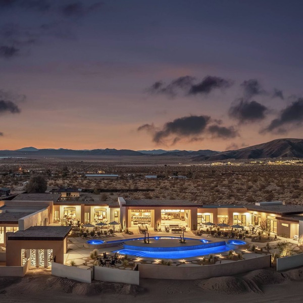 Peak by Fieldtrip - 8 BR Modern Oasis - 2 Pools