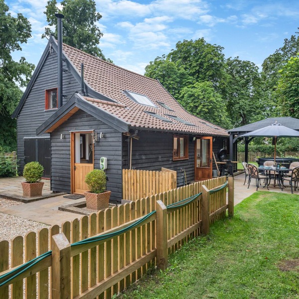 Pelican Barn - Three Bedroom Apartment, Sleeps 6