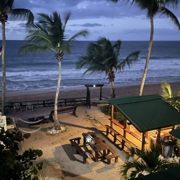 Pelican Point BEACHFRONT Apt C Centered on the famous Sandy Beach Surf
