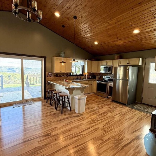 Penn State Newly remodeled Cottage Located in Tyrone, PA- Sleeps 4-6 guests.