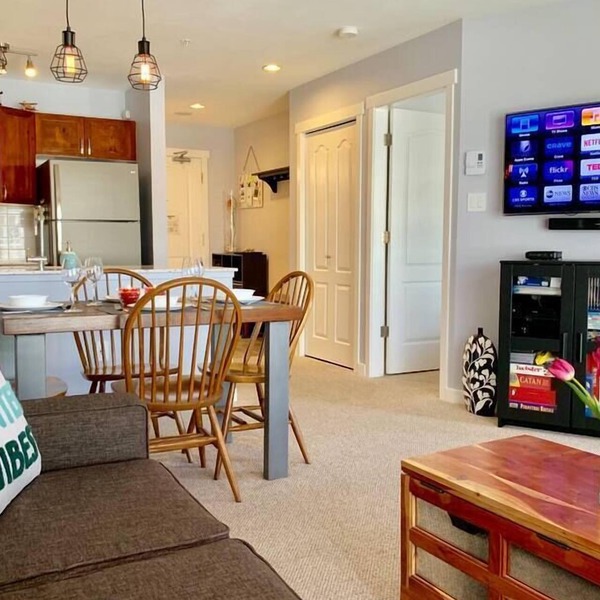 PeoWhistler-1 Bdrm + Sofabed mtn view in DeerLodge