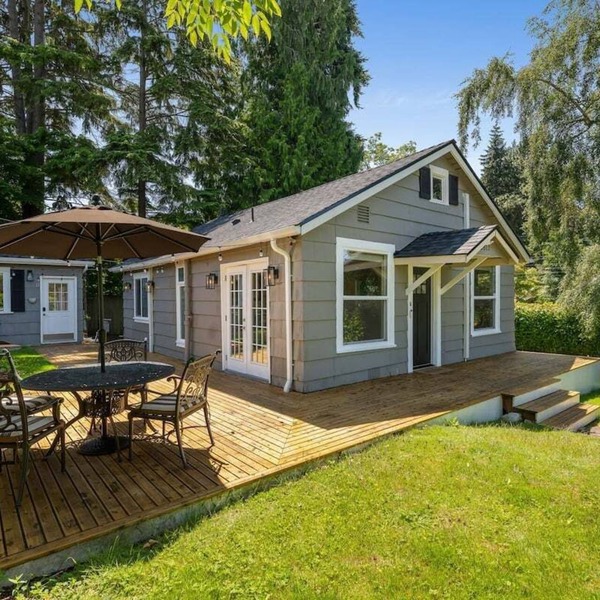 Perch - Ballard Delight: Great Ballard location! Spacious House w/parking