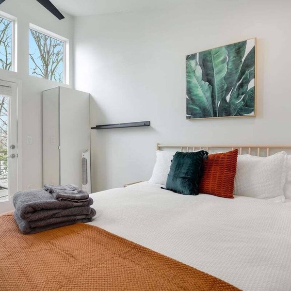 Perch - Pigeon Point Hideaway: Beautiful West Seattle 2BR Home